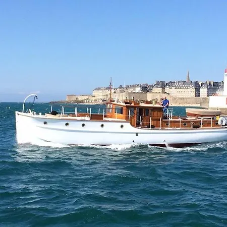 보트호텔 Yacht Karaboudjan *